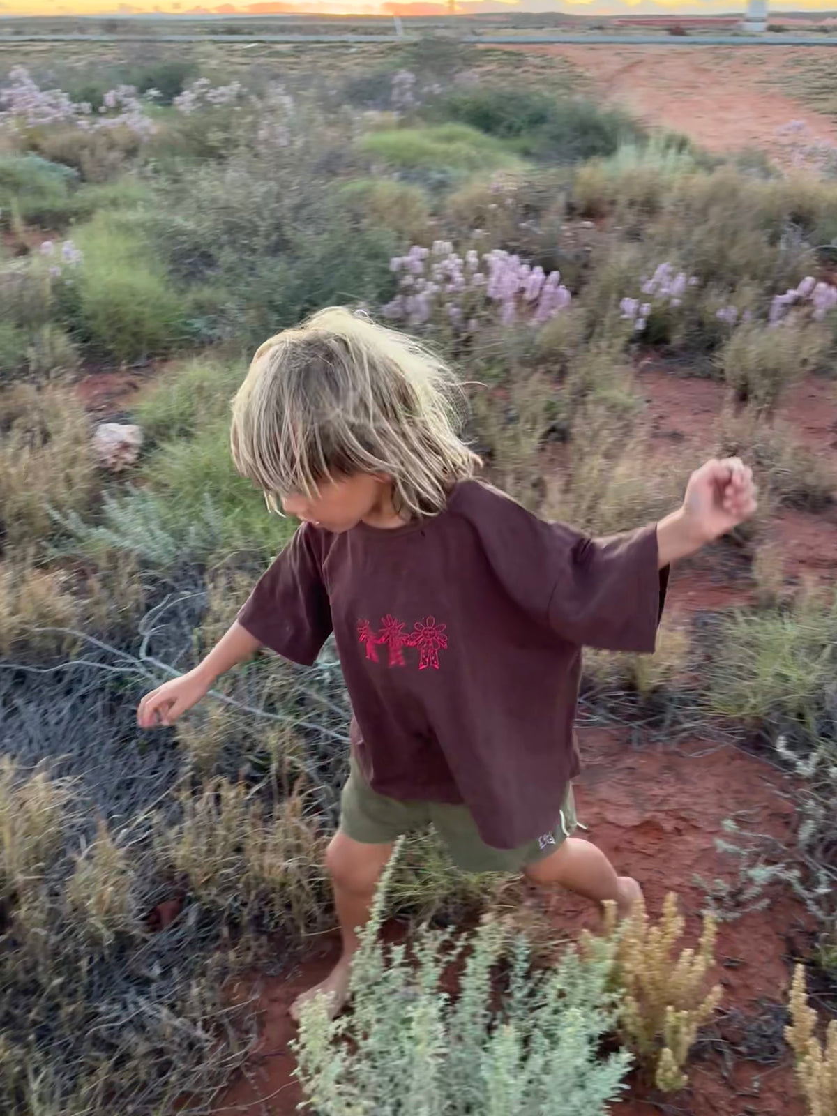 Dancing Flowers Tee | Cocoa
